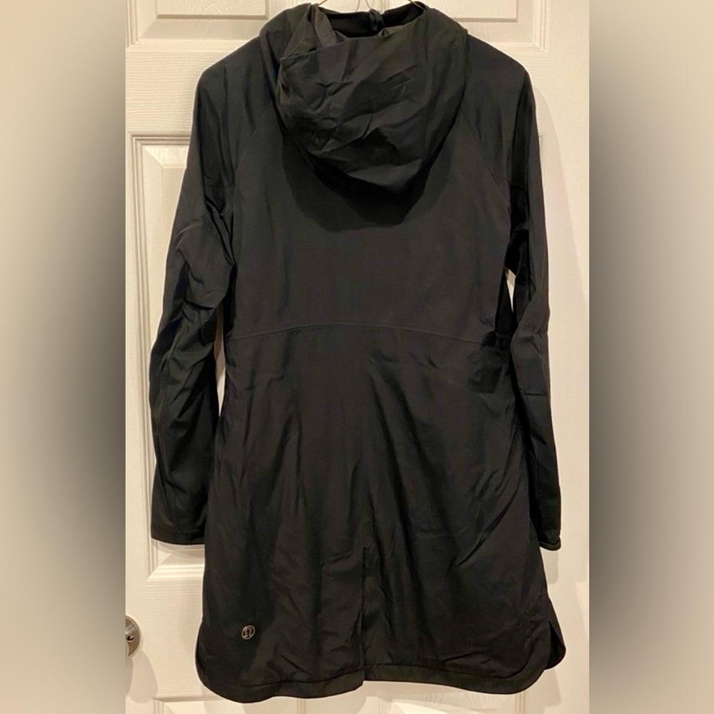 Lululemon Black “Definitely Raining” Jacket - Size 4 - Picture 8 of 15